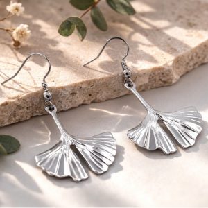 Boucles d’oreilles Ginkgo en acier inoxydable – Élégance intemporelle – 6 cm